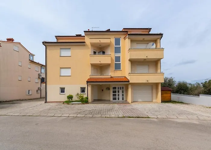 Bellavista Apartment *